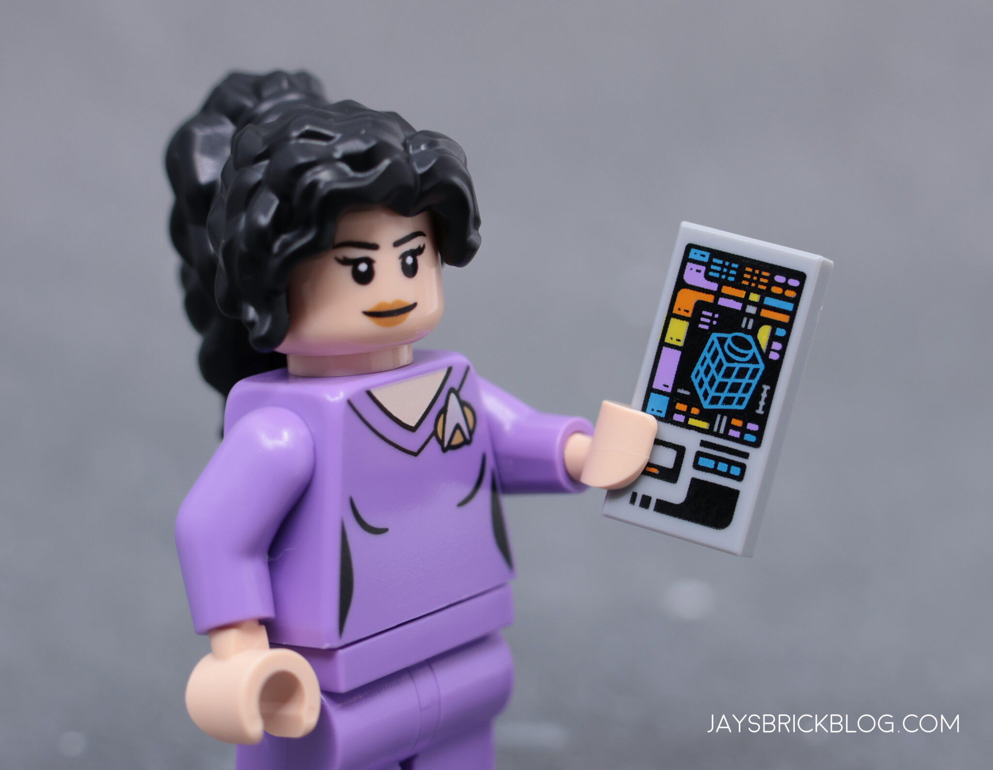 Chi tiết phụ kiện và khu vực điều khiển của LEGO Star Trek Enterprise 10356