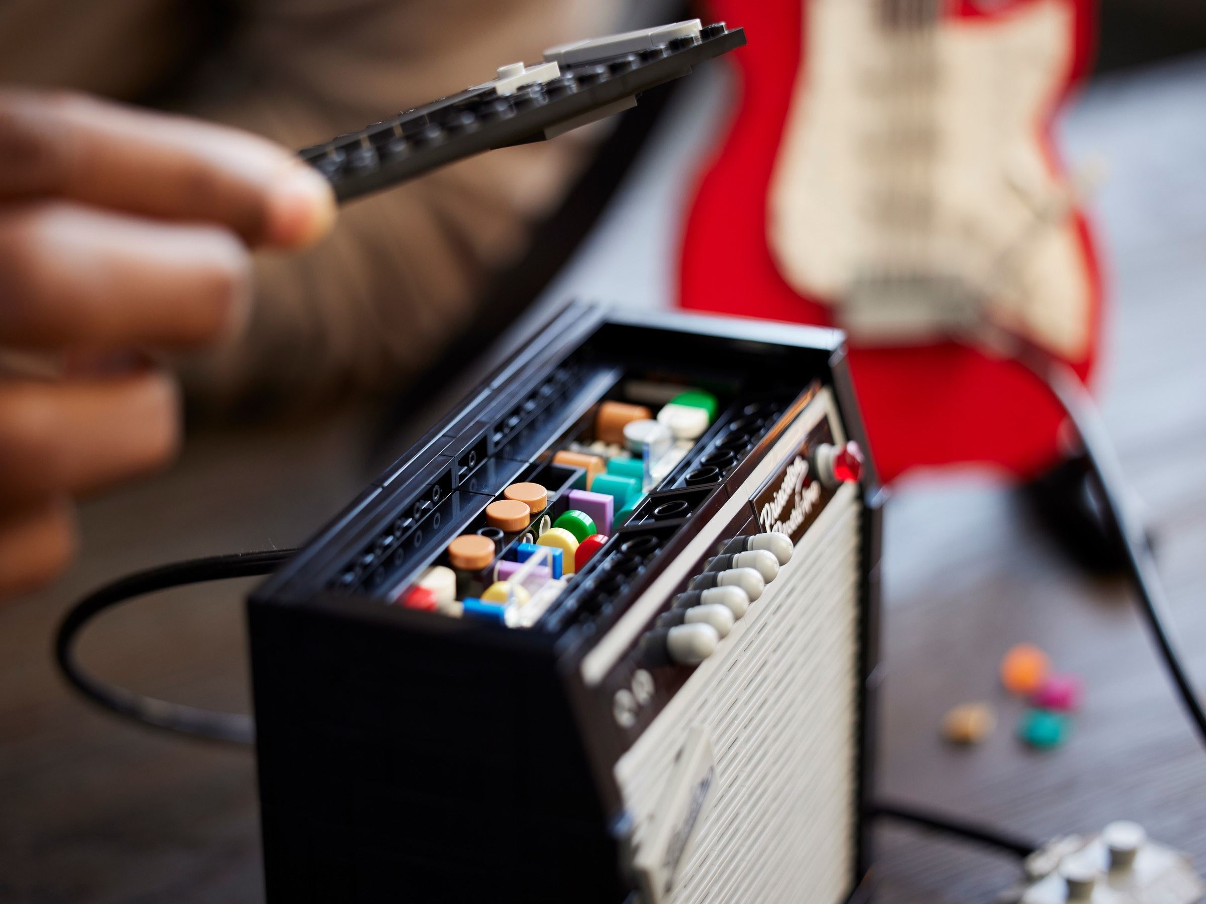 LEGO Fender Stratocaster 21329 ảnh chi tiết thêm