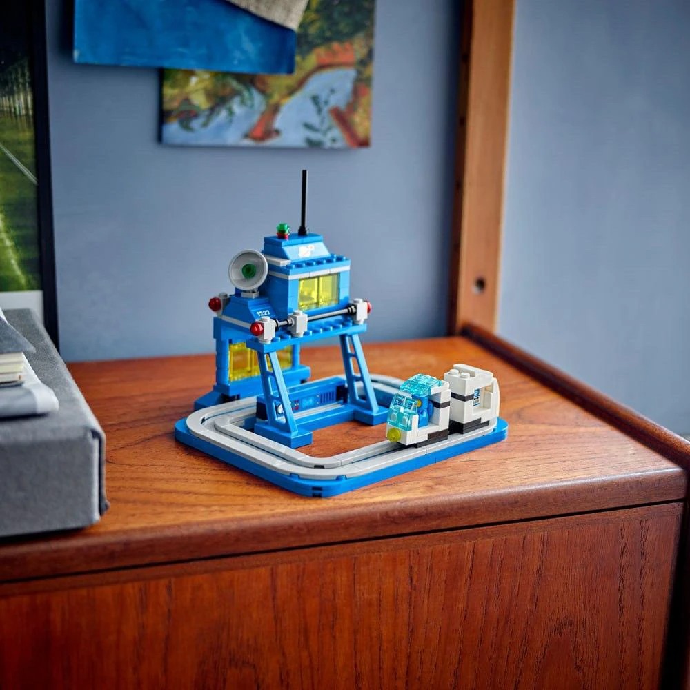 LEGO Micro Command Centre 40786 góc nhìn khác