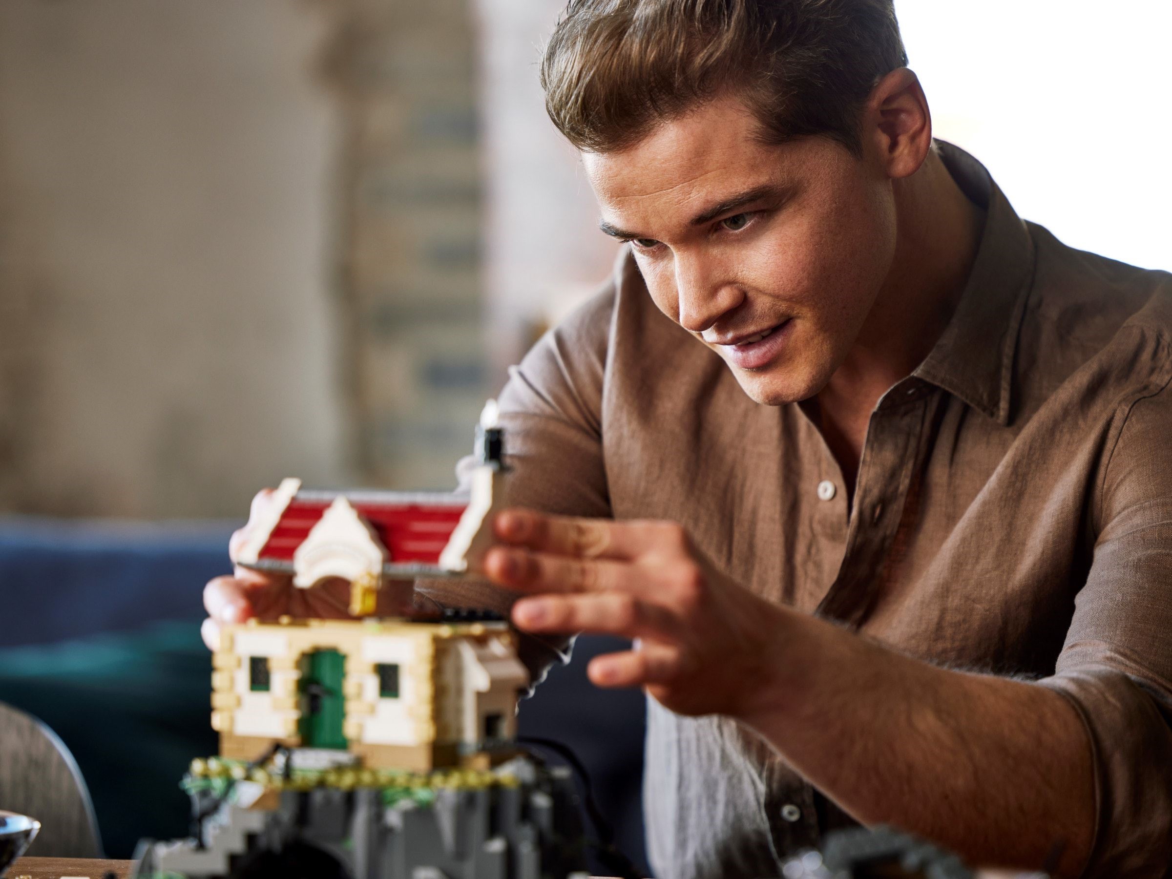 LEGO Motorised Lighthouse 21335 chi tiết mặt trước