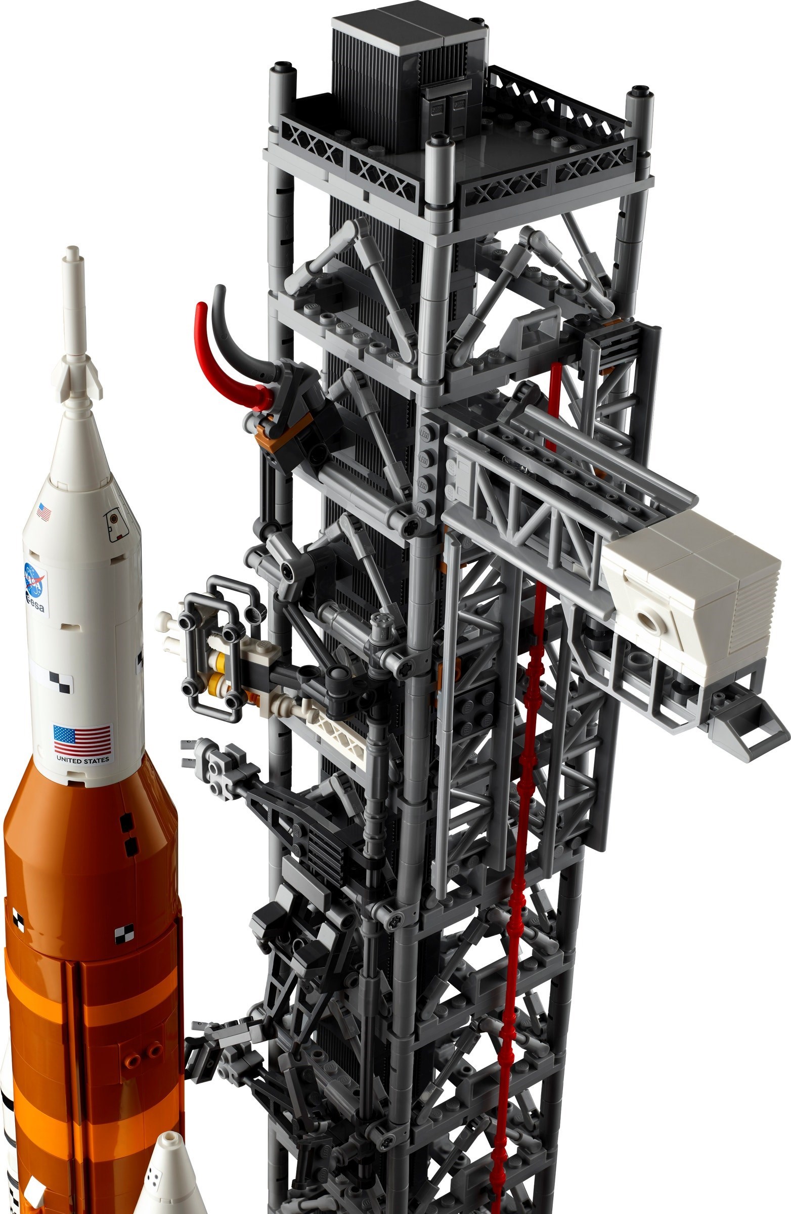 LEGO NASA Artemis Space Launch System 10341 ảnh chi tiết thêm