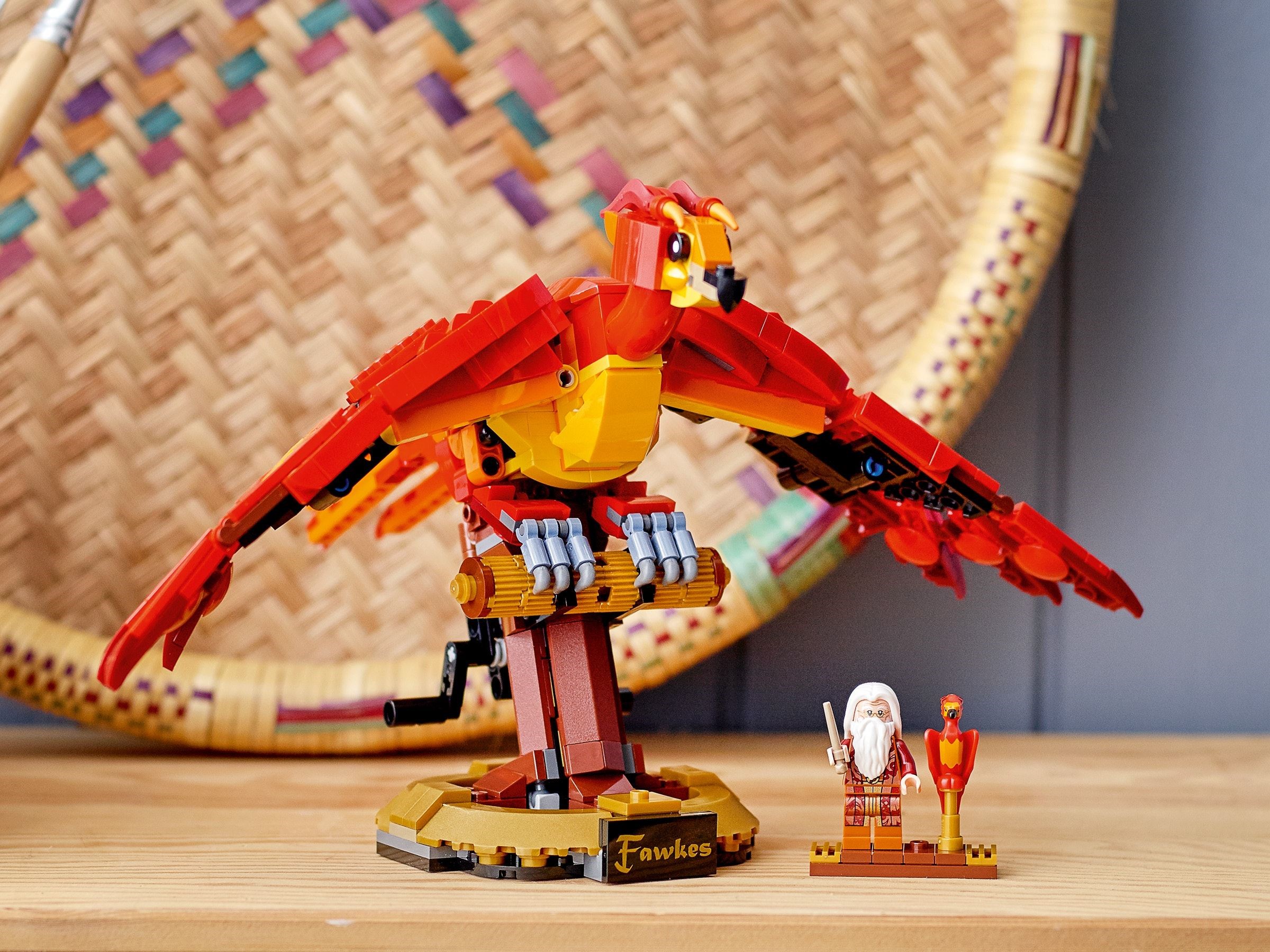 Fawkes, Dumbledore’s Phoenix 76394 - góc nhìn khác của bộ LEGO