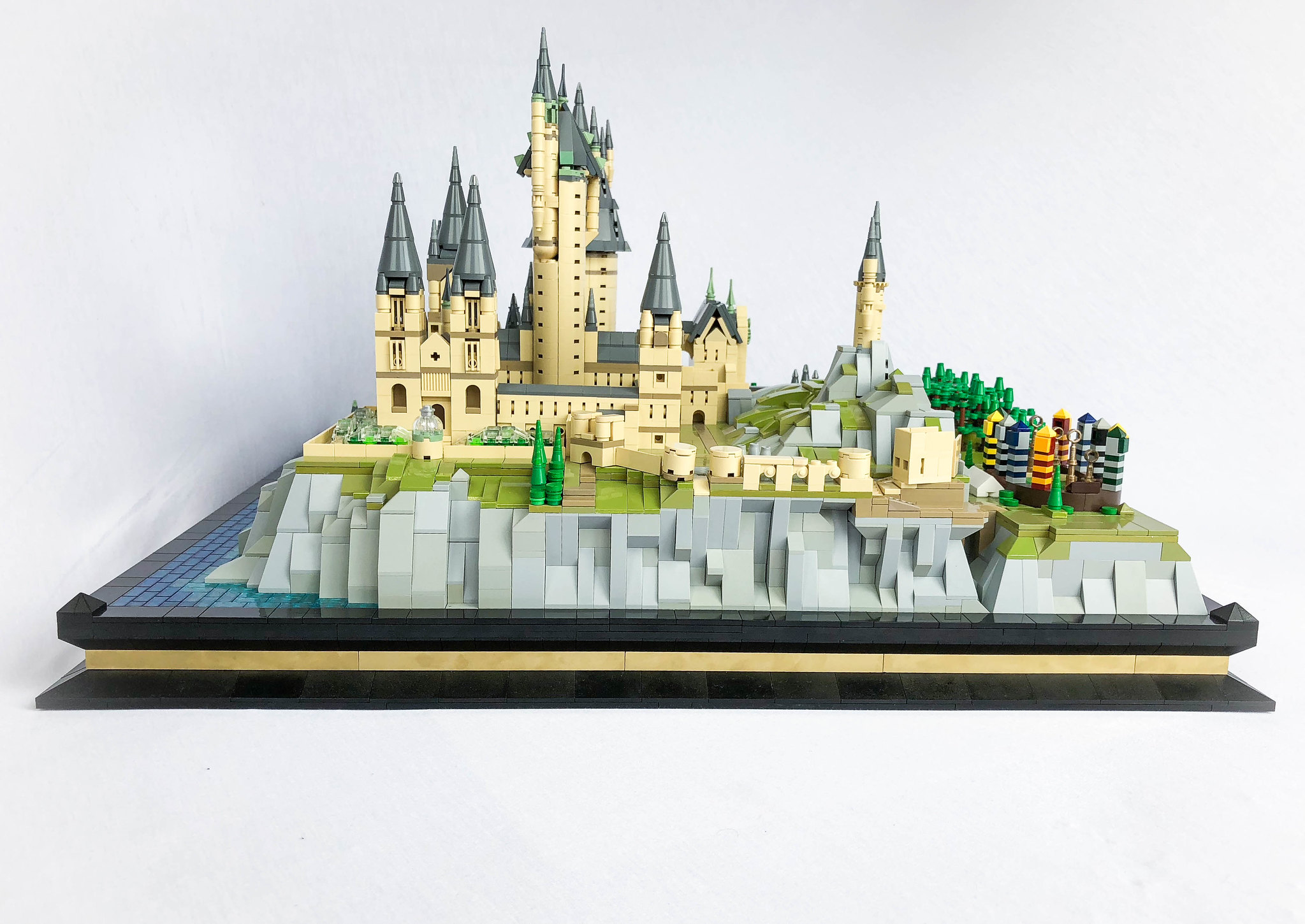 Hogwarts School of Witchcraft and Wizardry  - góc nhìn khác của bộ LEGO