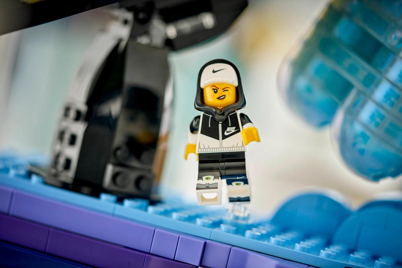 Chi tiết Nike Air Max 95 x LEGO Set 43025