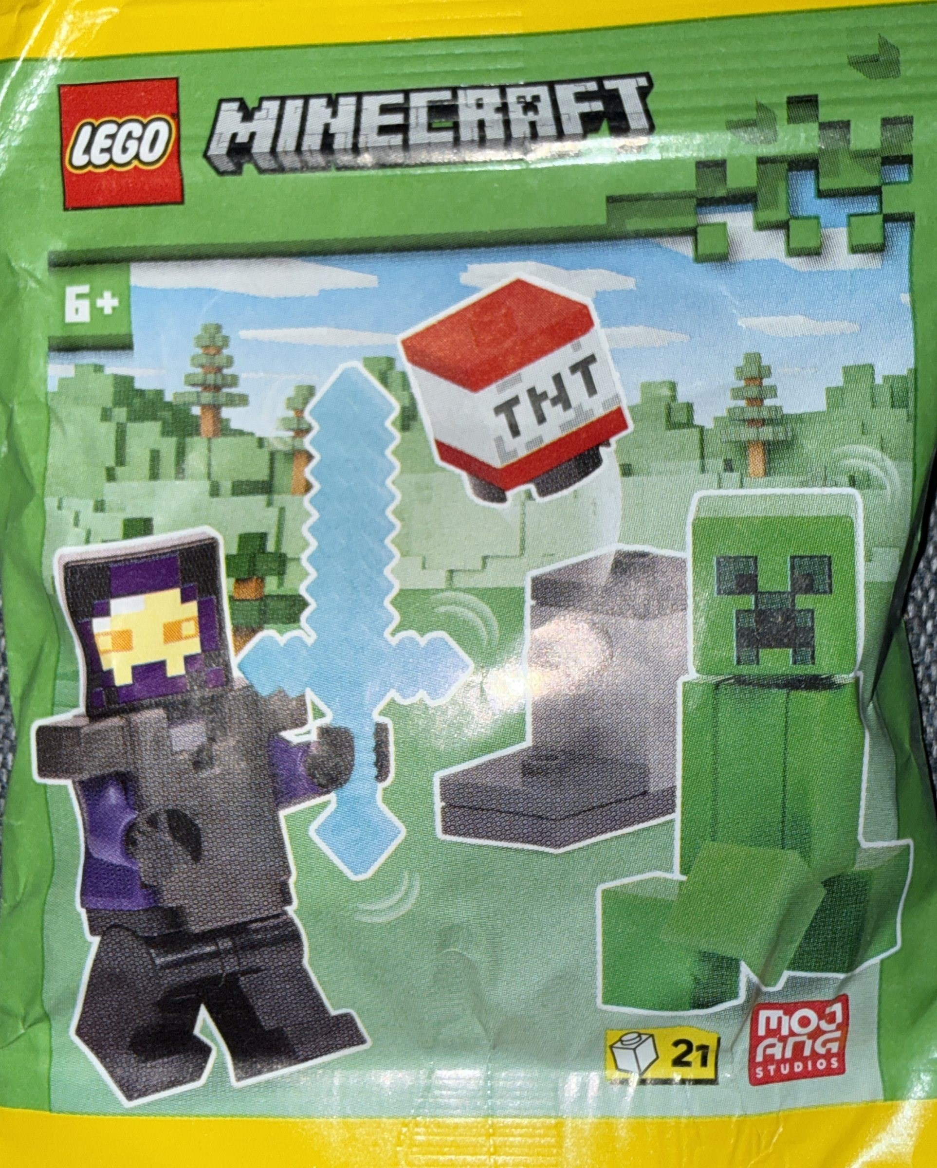 anh-thuc-te-lego-realm-raider-with-creeper-and-tnt-launcher-tong-the