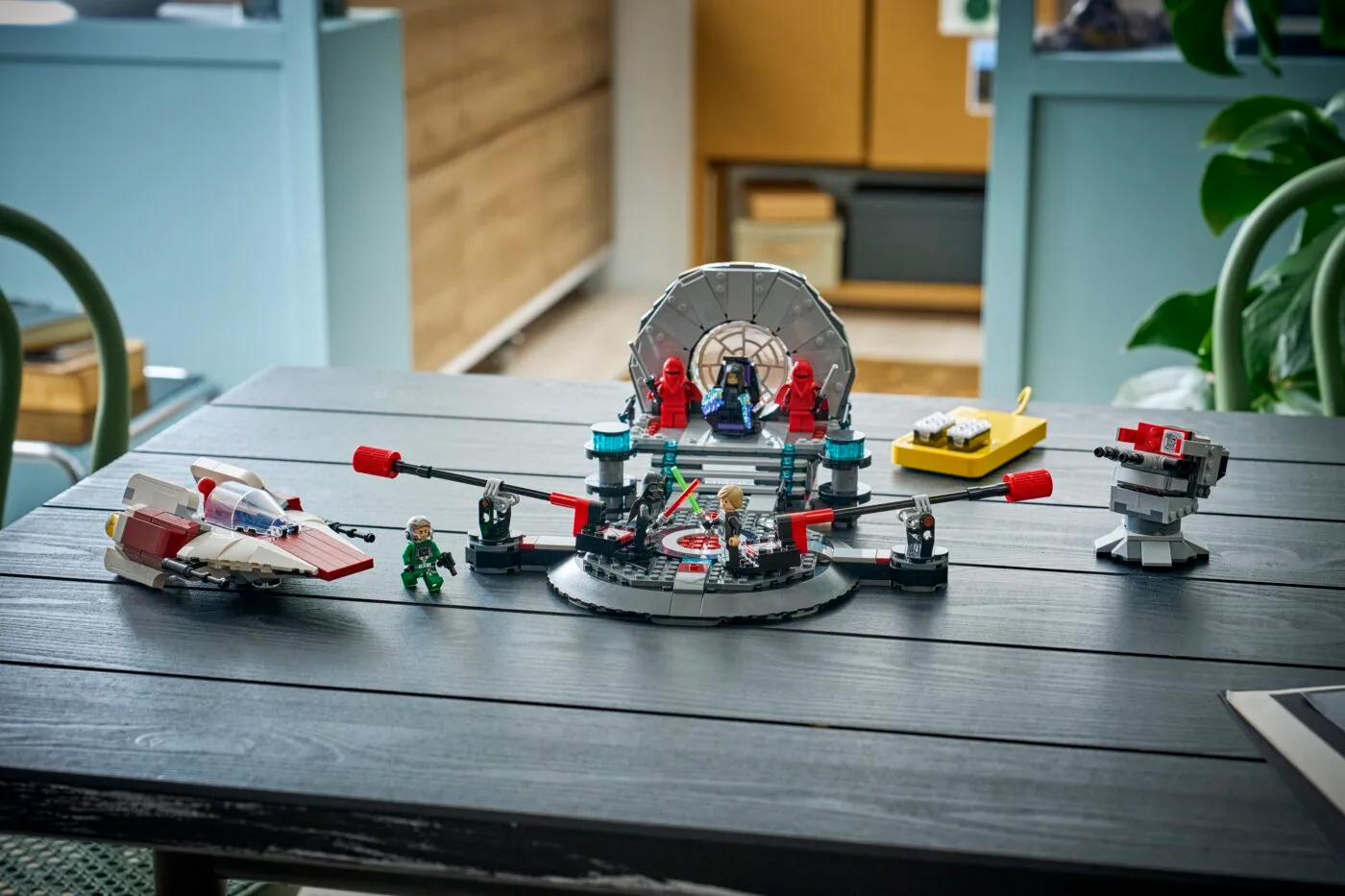 anh-thuc-te-lego-75427-smart-play-throne-room-duel-and-a-wing-tong-the